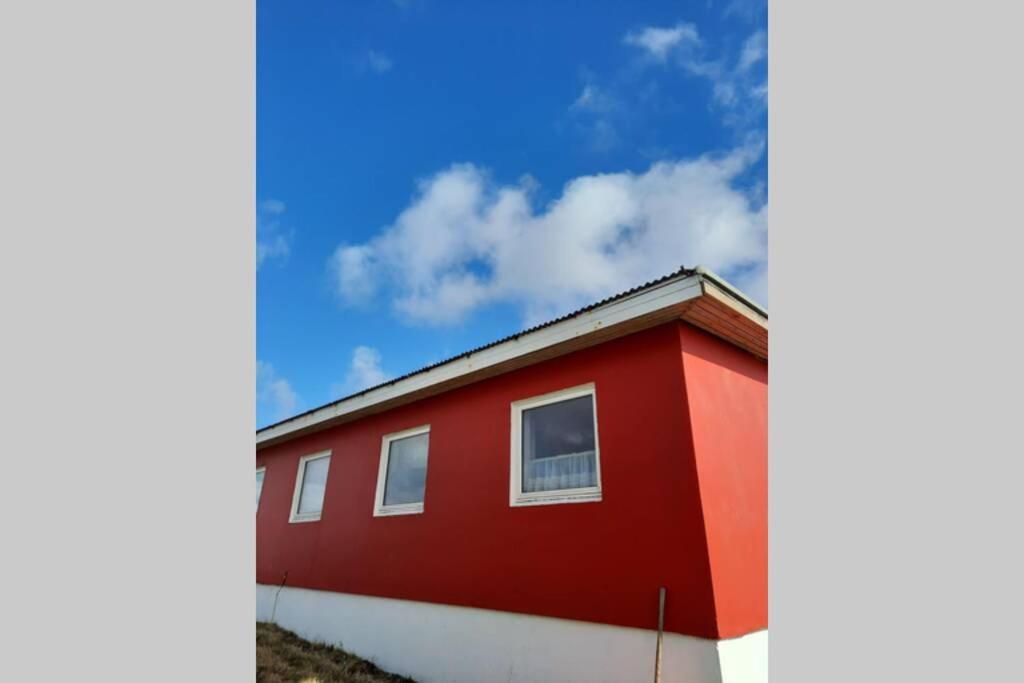Apartamento The Red House Near The Sea Njarthvik Exterior foto